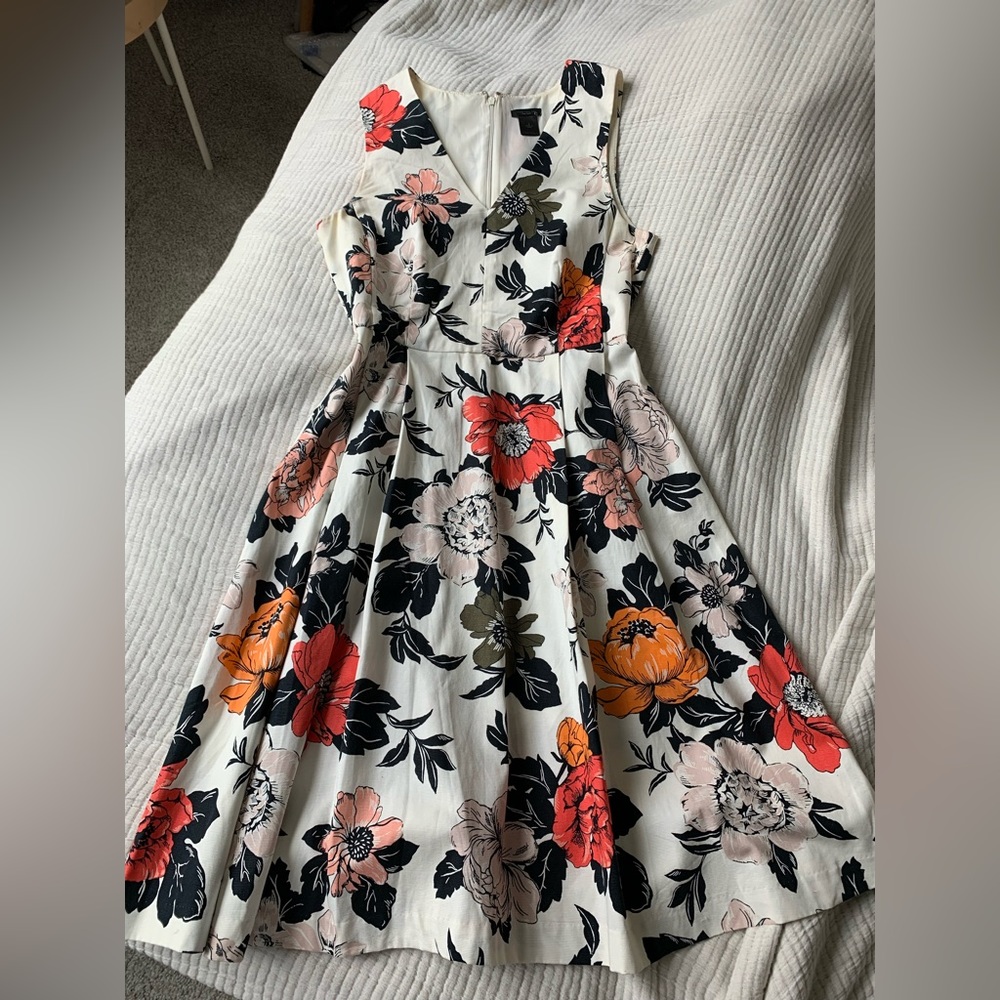 Ann Taylor Factory Beautiful Pleated White Floral Dress Size 8
